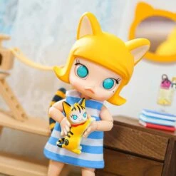 MOLLY Cat In The Box Action Figure -Pop Mart 20231011 120203 012456 1200x1200