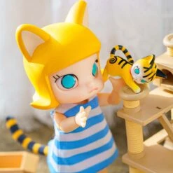 MOLLY Cat In The Box Action Figure -Pop Mart 20231011 120203 881331 1200x1200