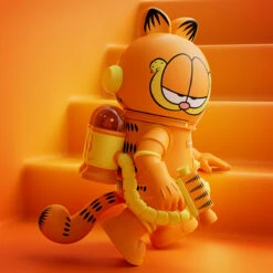 MEGA SPACE MOLLY 400% Garfield -Pop Mart 20240613 102942 950852 mega space molly 400 garfield mega 400 pop mart us scene 2 1200x1200
