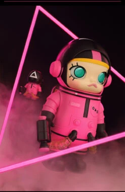 MEGA SPACE MOLLY 400%+100% Squid Game -Pop Mart 20241211 112857 973397 6 mega space molly 400 100 squid game mega details popmart us 1200x1840