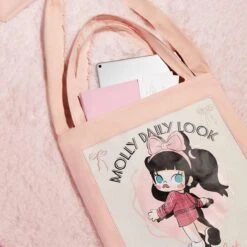 MOLLY Daily Look Series-Shoulder Bag（Fashion Rising Star） -Pop Mart 20250106 101238 695893 scene2 molly daily look series shoulder bag accessories details popmart us 1200x1200