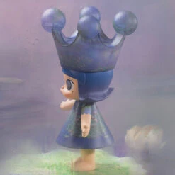 MEGA ROYAL MOLLY 400% Monet-Les Nymphéas -Pop Mart 20250214 141416 601697 scene 2 mega royal molly 400 monet les nymph as mega details popmart us 1200x1200