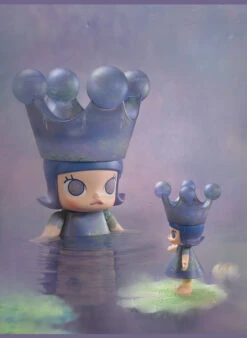 MEGA ROYAL MOLLY 400% Monet-Les Nymphéas -Pop Mart 20250221 205207 531948 6 mega royal molly 400 monet les nymphe as mega details popmart us 1200x1641